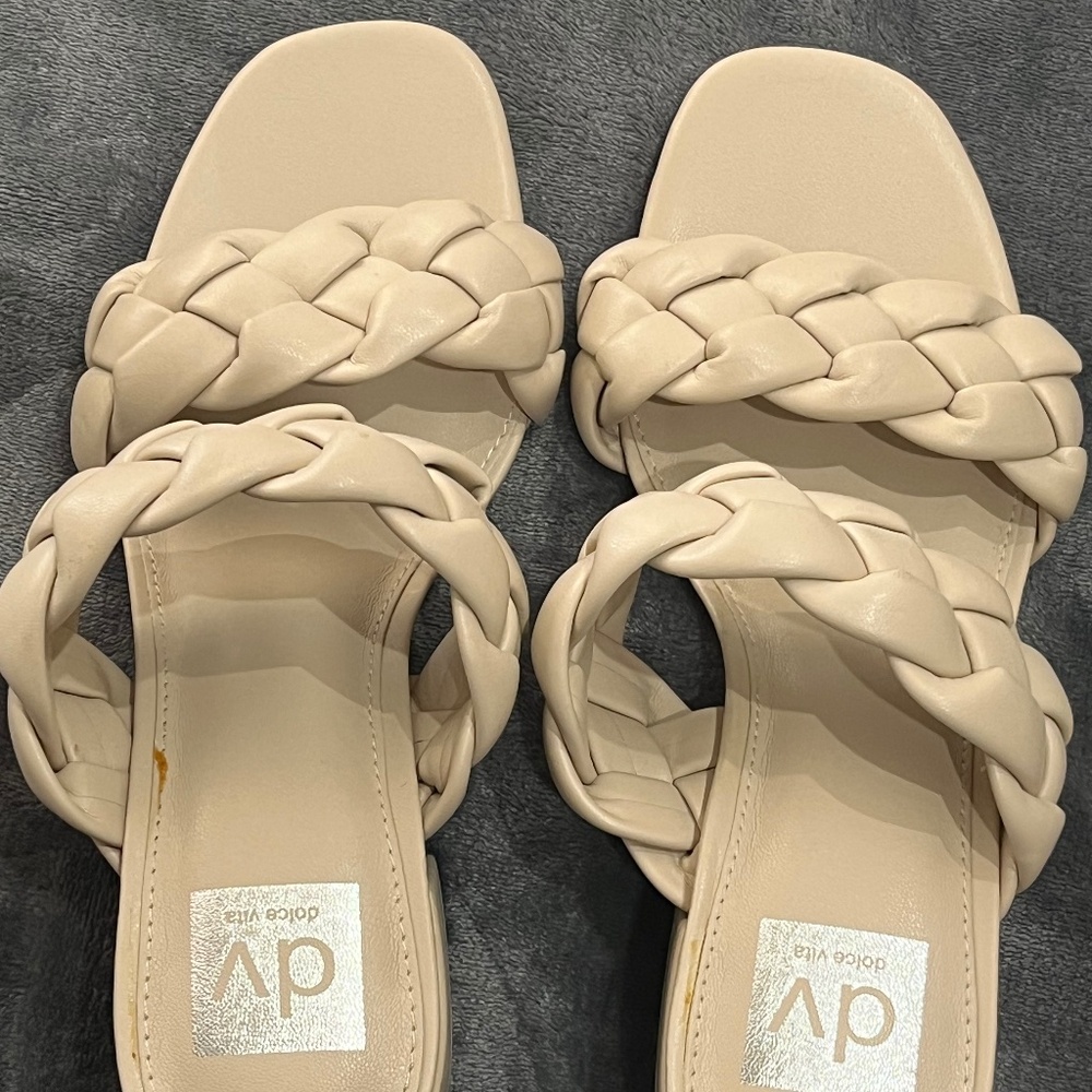 New comfortable Beige Sandals